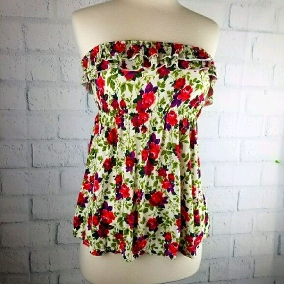 Body Central Tops - Body Central Boutique Strapless Top.